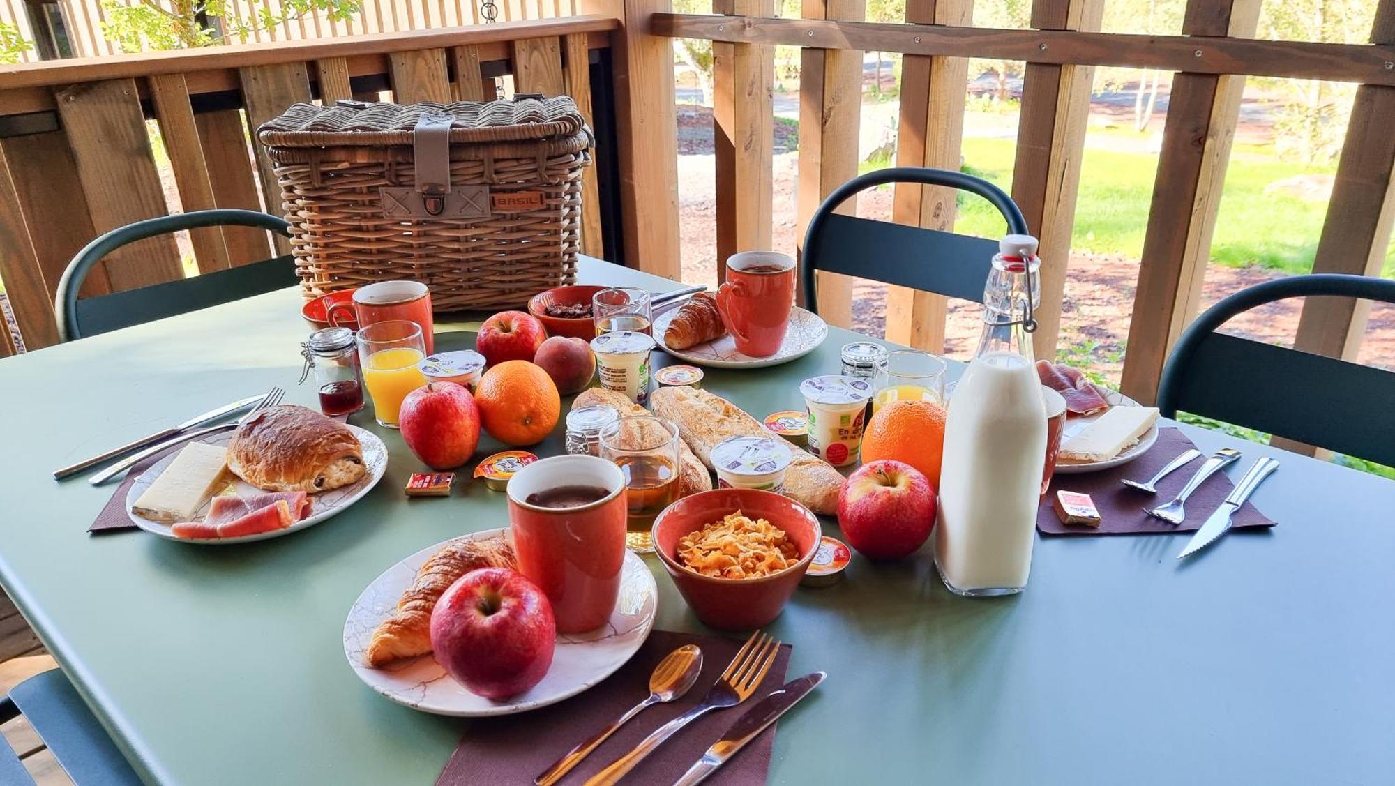 Hotel - Lodges De Lemptegy Saint-Ours  Eksteriør billede